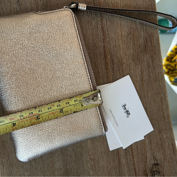 Coach Corner Zip Wristlet Gold new - Picture 5 of 5